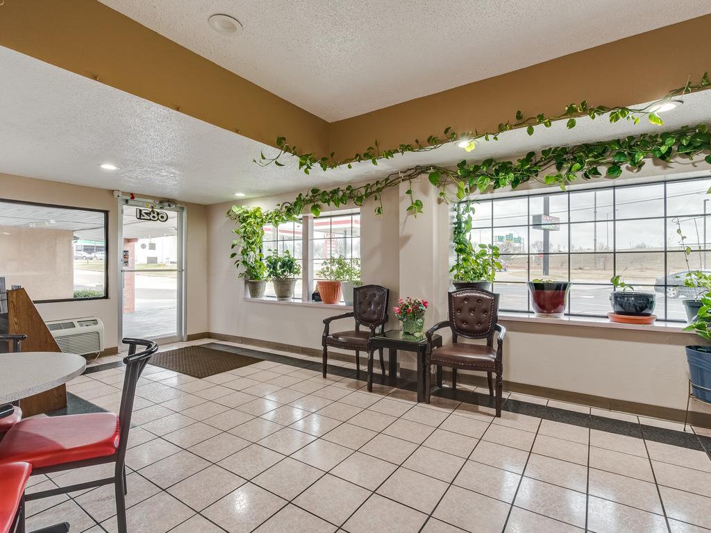 Travelers Inn מידווסט סיטי מראה חיצוני תמונה