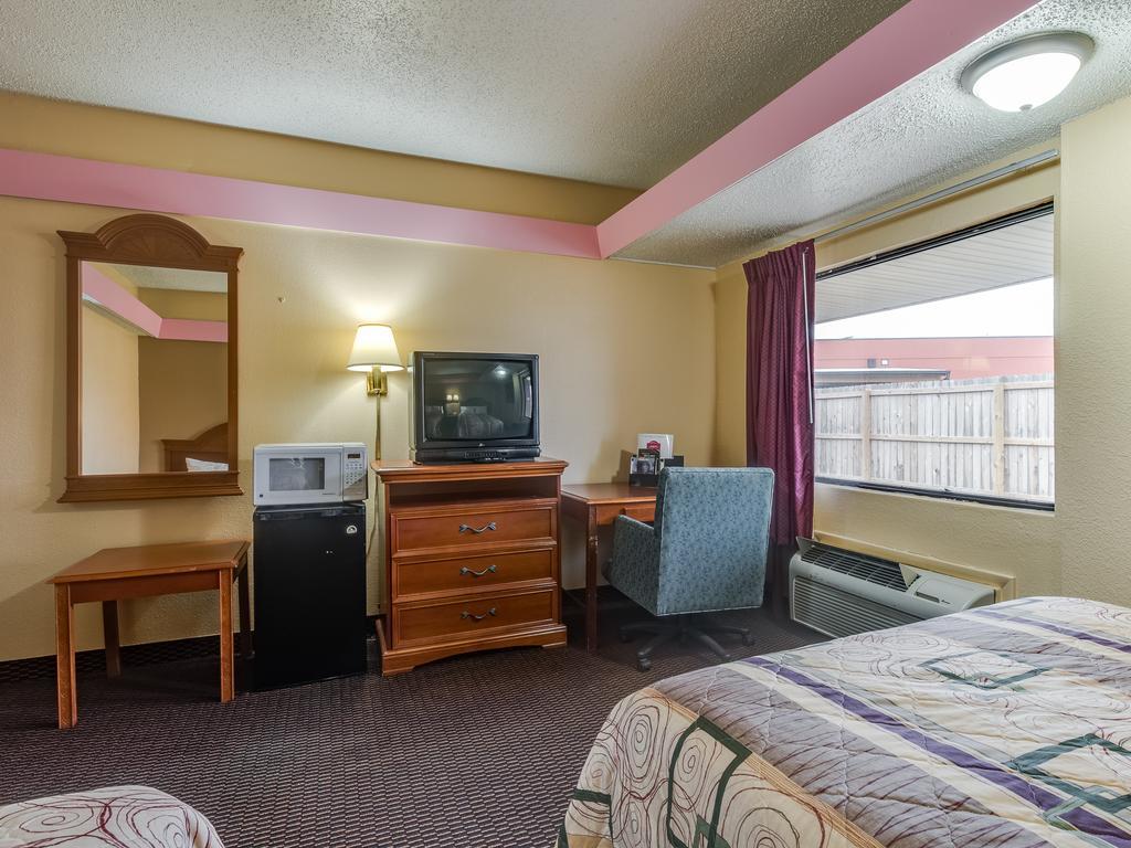 Travelers Inn מידווסט סיטי מראה חיצוני תמונה