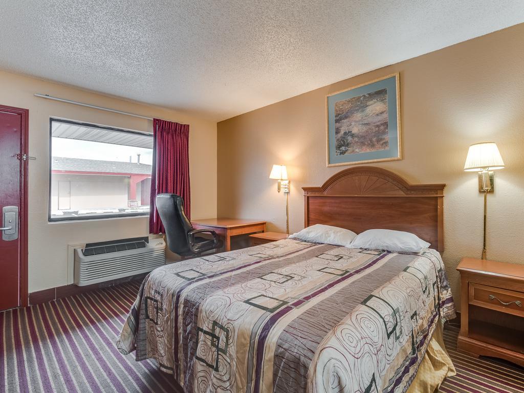Travelers Inn מידווסט סיטי מראה חיצוני תמונה