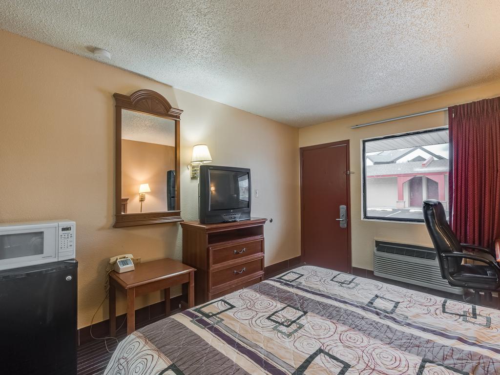 Travelers Inn מידווסט סיטי מראה חיצוני תמונה