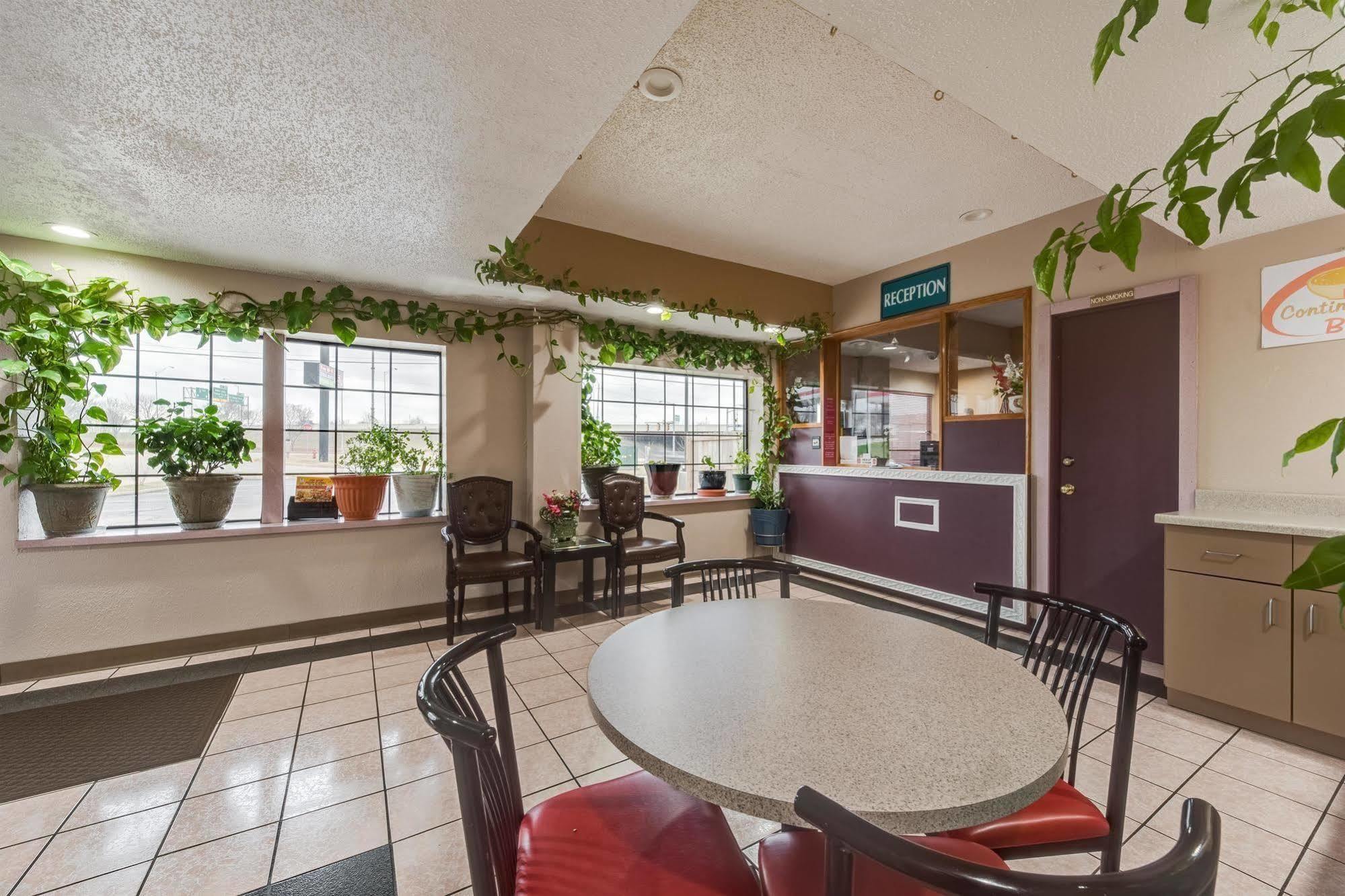 Travelers Inn מידווסט סיטי מראה חיצוני תמונה