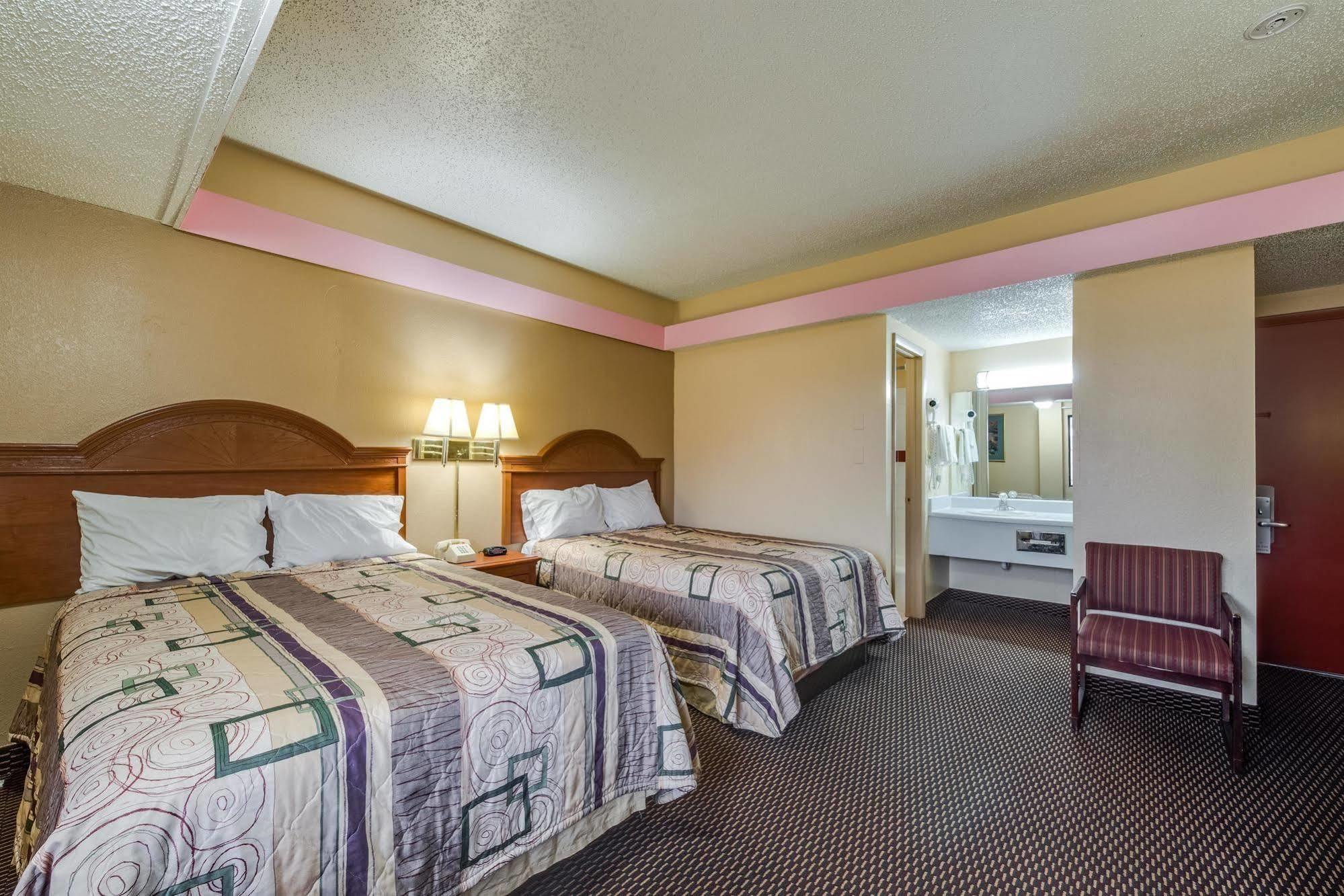 Travelers Inn מידווסט סיטי מראה חיצוני תמונה