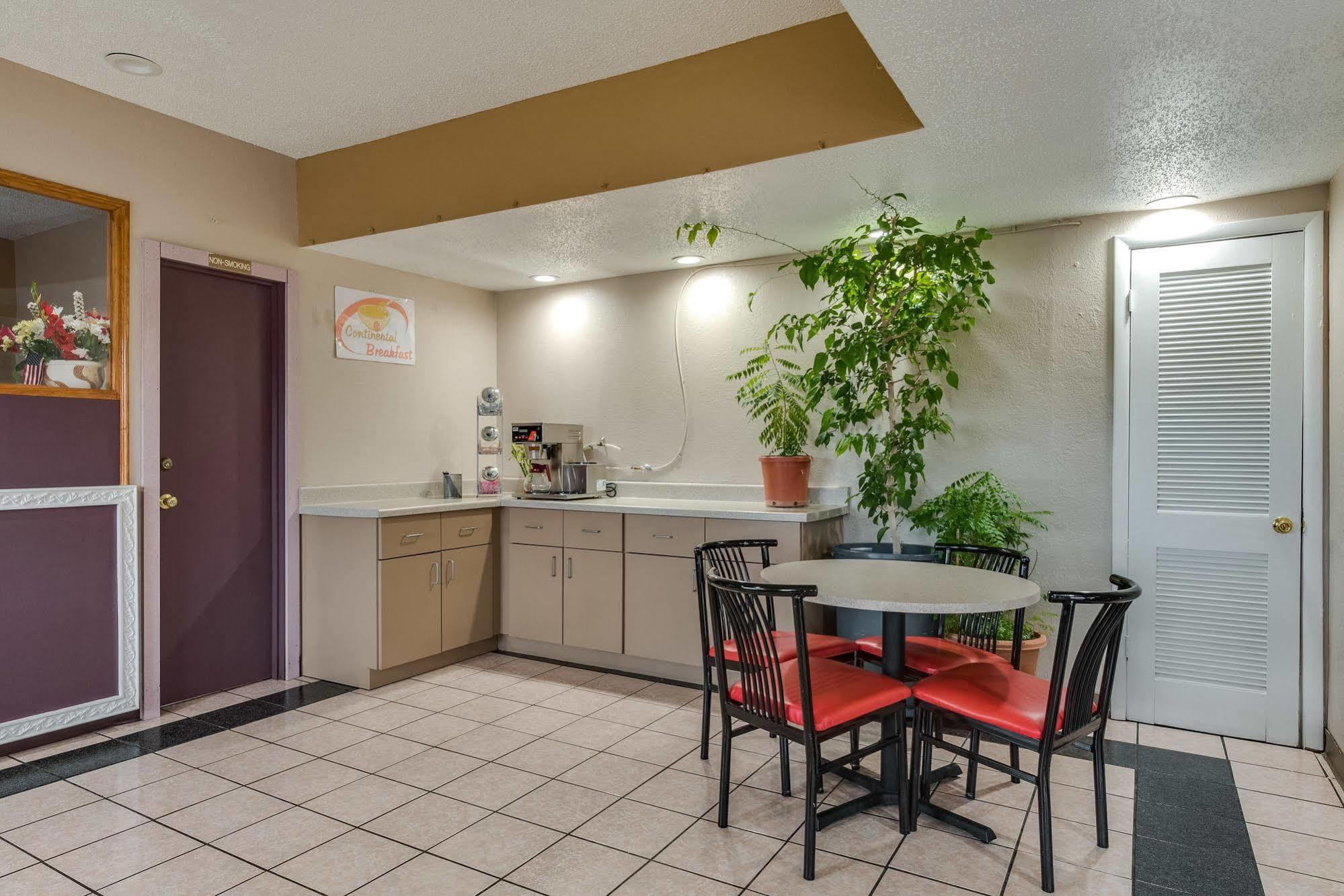 Travelers Inn מידווסט סיטי מראה חיצוני תמונה