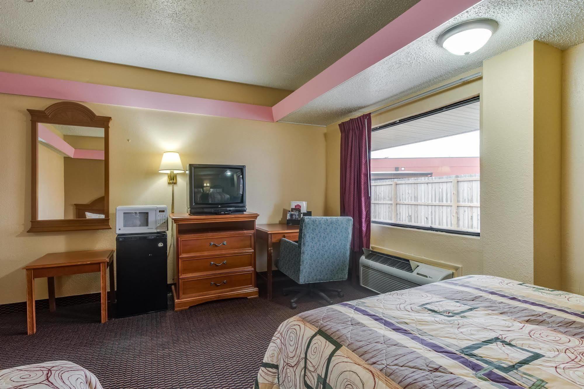 Travelers Inn מידווסט סיטי מראה חיצוני תמונה