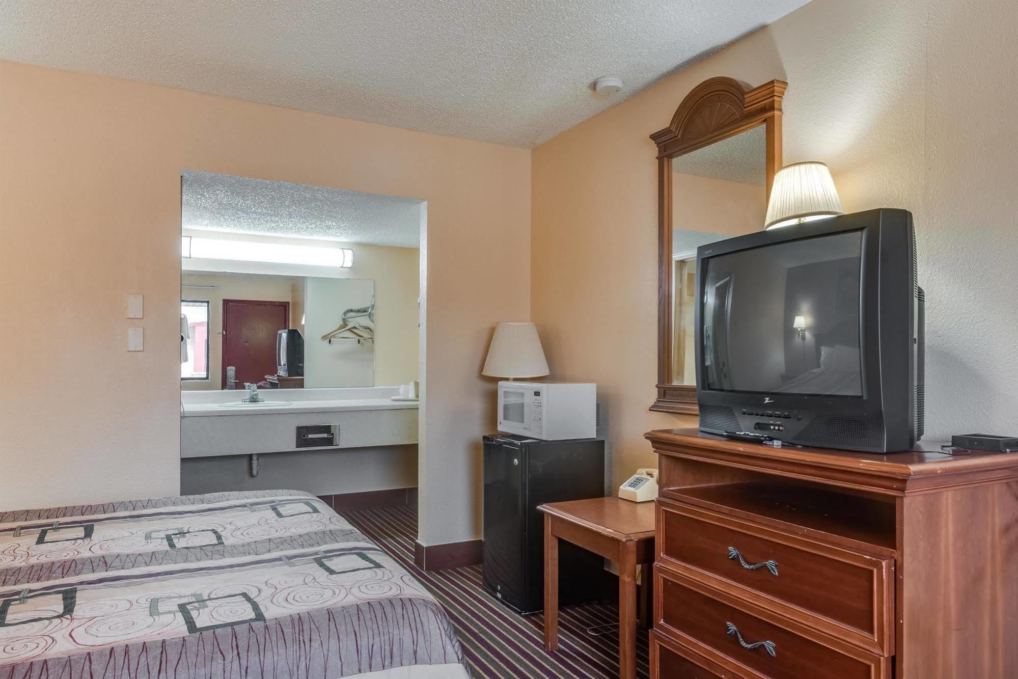 Travelers Inn מידווסט סיטי מראה חיצוני תמונה